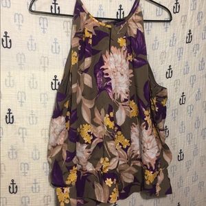 Sleeveless top very spacious and thin